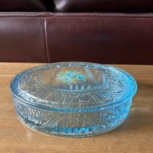 L.E.Smith vintage glass covered box. Victorian Classics line. Rare! Perfect cond